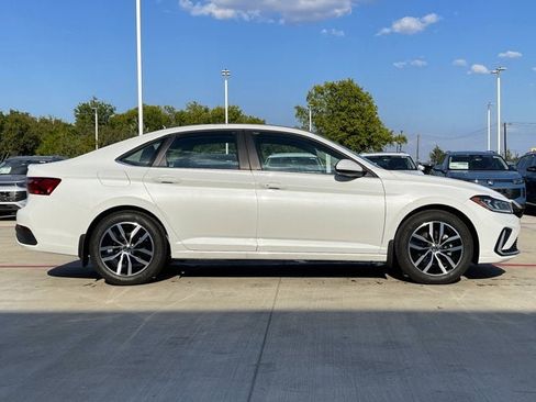 New 2025 Volkswagen Jetta SE image 7