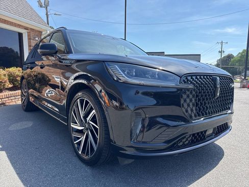 Used 2025 Lincoln Aviator Black Label w/ Jet Appearance Package AWD/4WD image 9