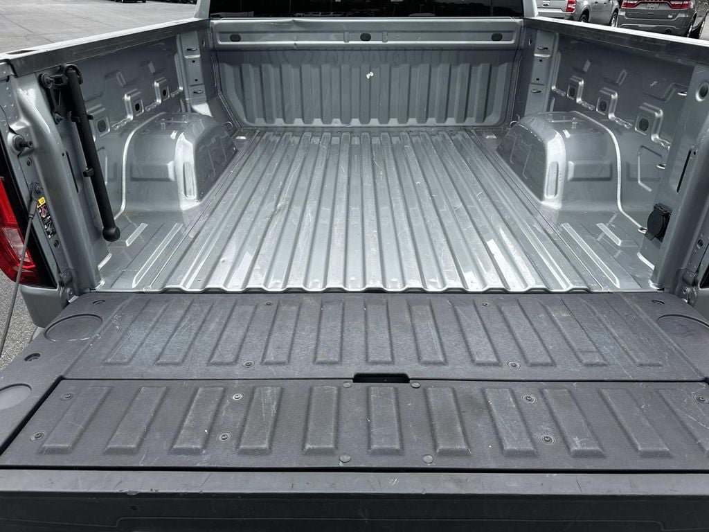 Used 2025 GMC Sierra 1500 SLT AWD/4WD image 12