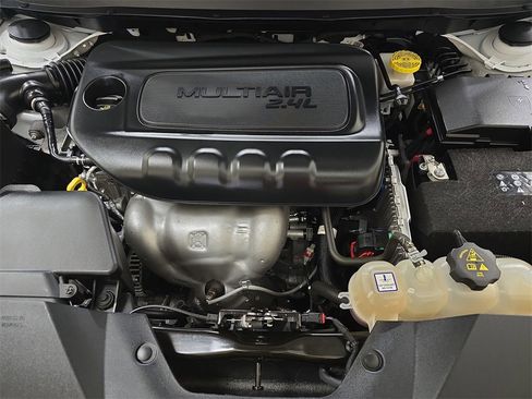 Used 2023 Jeep Cherokee Altitude Lux image 32