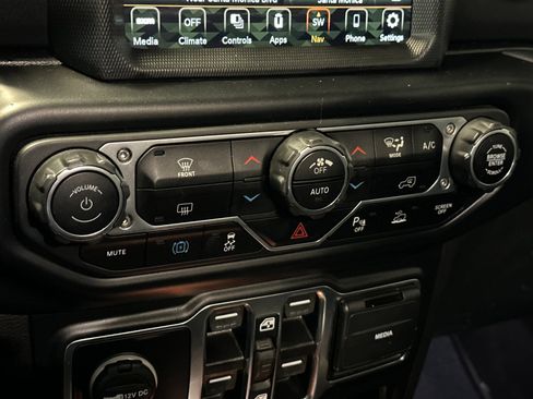 Used 2022 Jeep Wrangler Unlimited Sahara w/ Safety Group image 20