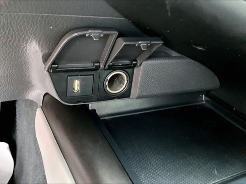 Used 2022 Toyota Camry SE FWD image 32