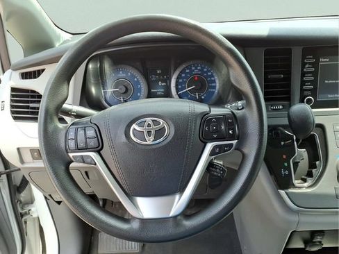 Used 2020 Toyota Sienna L FWD image 15