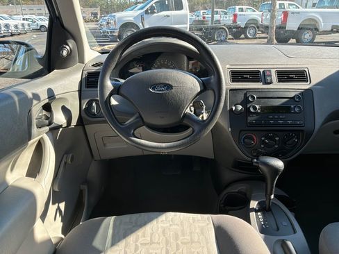 Used 2005 Ford Focus ZX4 Sedan image 16