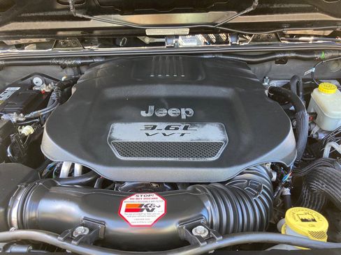 Used 2013 Jeep Wrangler Unlimited Sport image 18