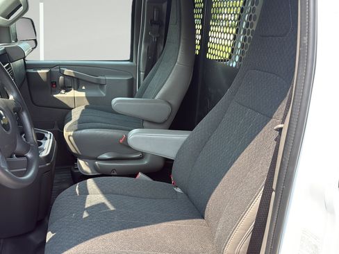 Used 2025 Chevrolet Express 2500 w/ Driver Convenience Package RWD image 26