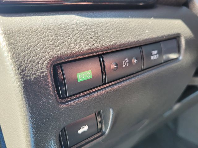 Certified 2025 Nissan Sentra SR FWD image 19