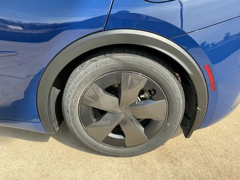 Used 2024 Toyota Prius LE image 6