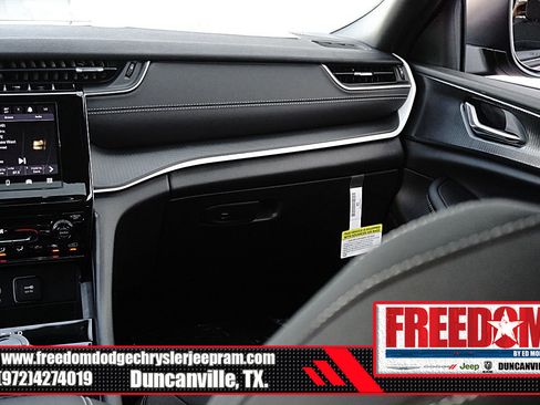 New 2025 Jeep Grand Cherokee L Laredo RWD image 39