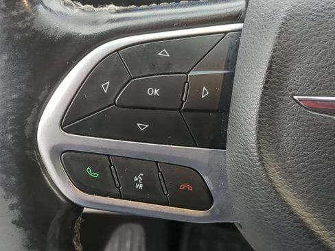 Used 2021 Chrysler Pacifica Touring-L FWD image 30