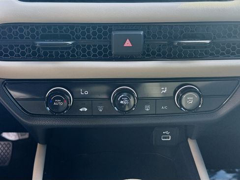 Used 2025 Honda HR-V LX image 10