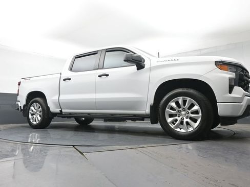 Used 2023 Chevrolet Silverado 1500 Custom AWD/4WD image 31