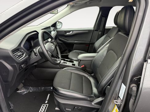 Used 2025 Ford Escape SE w/ Class II Trailer Tow Package image 10