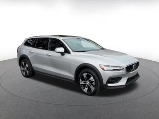 Used 2025 Volvo V60 B5 Cross Country Plus video 2