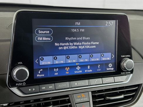 Used 2025 Nissan Altima 2.5 SV image 21