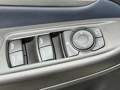 Used 2022 Chevrolet Bolt EUV Premier w/ Super Cruise Package image 11