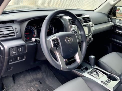 Used 2018 Toyota 4Runner SR5 Premium RWD image 17