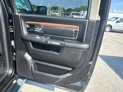 Used 2018 RAM 1500 Laramie AWD/4WD image 40