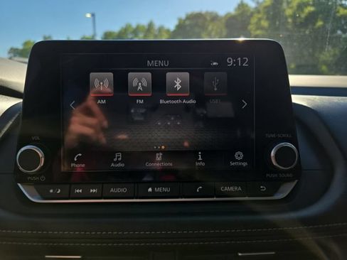 Used 2025 Nissan Rogue SV FWD image 27