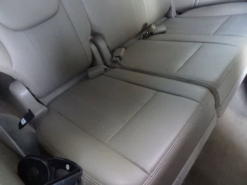 Used 2014 Chrysler Town & Country Touring FWD image 12