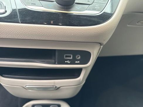 Used 2020 Chrysler Pacifica Touring-L image 18