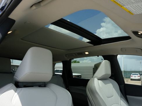 Certified 2026 INFINITI QX60 Luxe w/ Family Package FWD image 24