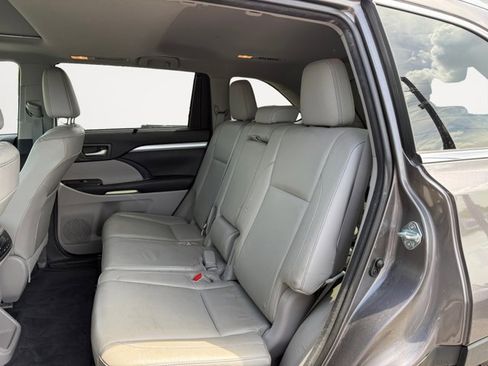 Used 2015 Toyota Highlander XLE AWD/4WD image 13