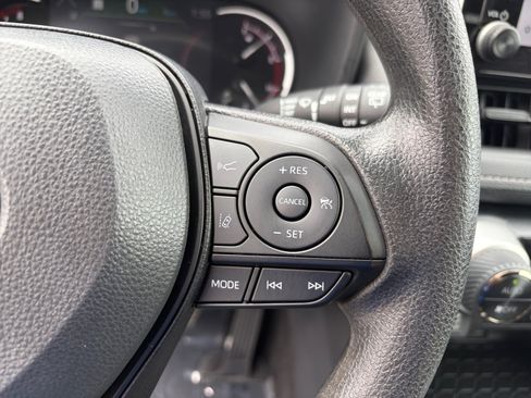 Used 2025 Toyota RAV4 XLE AWD/4WD image 15
