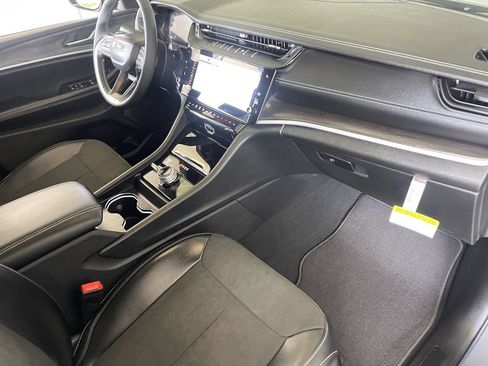 New 2026 Jeep Grand Cherokee L 4WD image 19