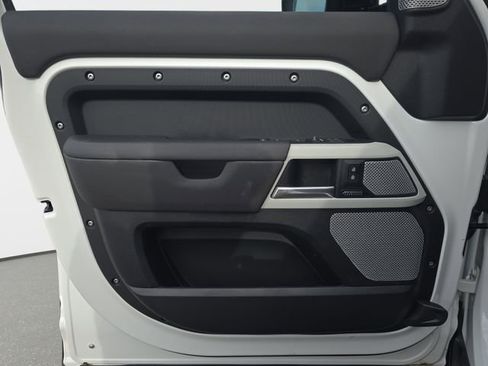 Certified 2024 Land Rover Defender 130 X-Dynamic SE image 31