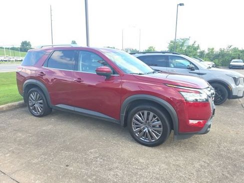 Used 2023 Nissan Pathfinder SL w/ SL Premium Package AWD/4WD image 8
