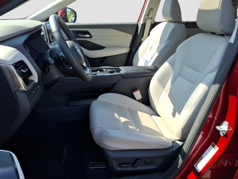 Used 2023 Nissan Rogue SV w/ SV Premium Package AWD/4WD image 12