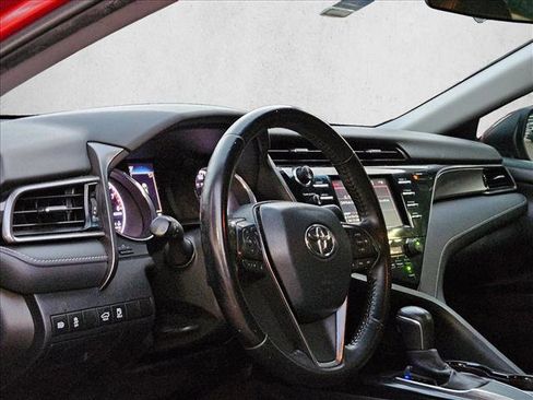 Used 2020 Toyota Camry SE FWD image 8