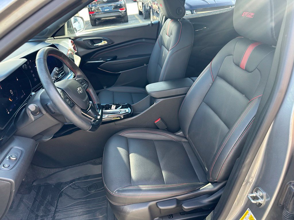 Used 2024 Chevrolet Trax RS w/ Sunroof Package FWD image 22