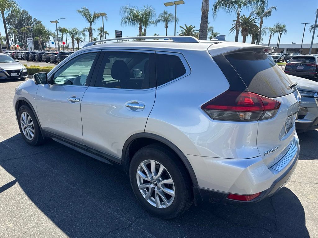 Used 2018 Nissan Rogue SV w/ Premium Package AWD/4WD image 6