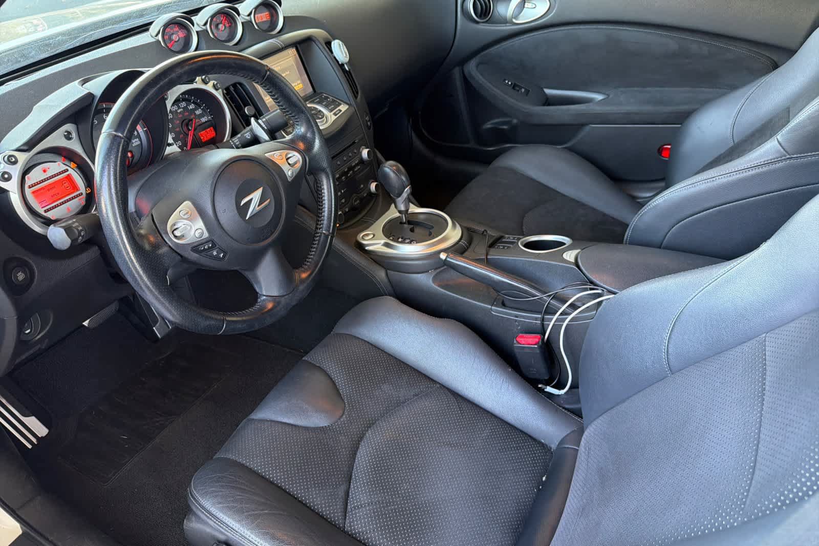 Used 2009 Nissan 370Z Touring w/ Sport Pkg RWD image 9