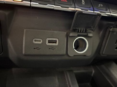 Used 2019 Chevrolet Silverado 1500 LTZ w/ LTZ Premium Package AWD/4WD image 32