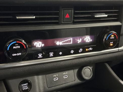 Used 2024 Nissan Rogue SV FWD image 16