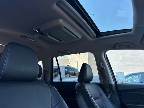 Used 2022 Honda Pilot Touring image 17
