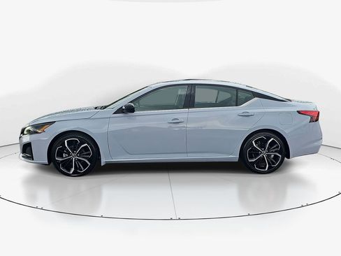 Used 2023 Nissan Altima 2.5 SR w/ SR Premium Package FWD image 10