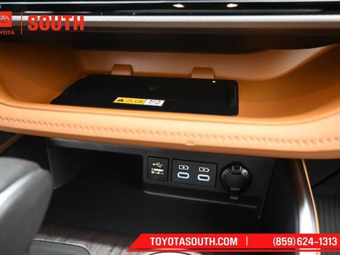 Used 2023 Toyota Highlander Platinum AWD/4WD image 21
