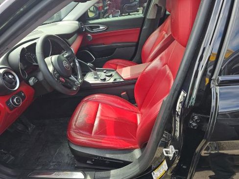 Used 2018 Alfa Romeo Giulia Ti w/ Nero Edizione image 4