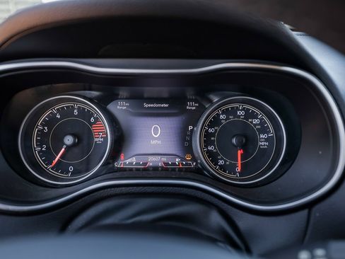 Used 2019 Jeep Cherokee Limited image 15