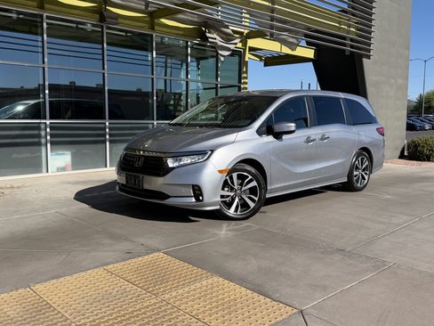Used 2024 Honda Odyssey Touring image 1