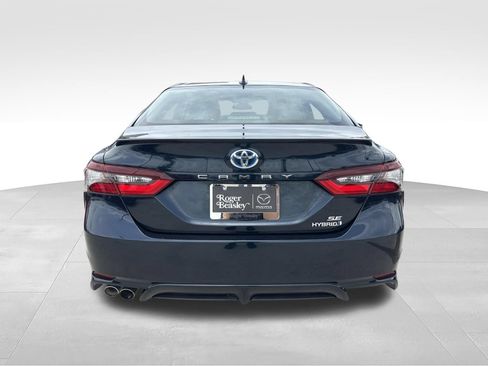 Used 2021 Toyota Camry SE w/ Cold Weather Package FWD image 6