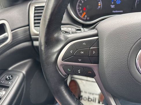 Used 2021 Jeep Grand Cherokee Laredo image 19