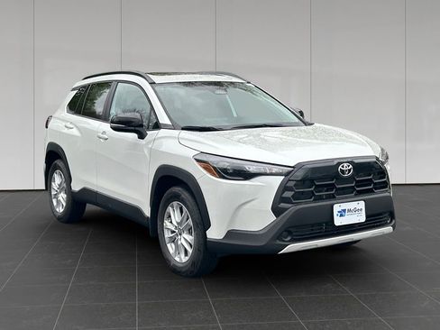 New 2026 Toyota Corolla Cross LE w/ Moonroof Package AWD/4WD image 7
