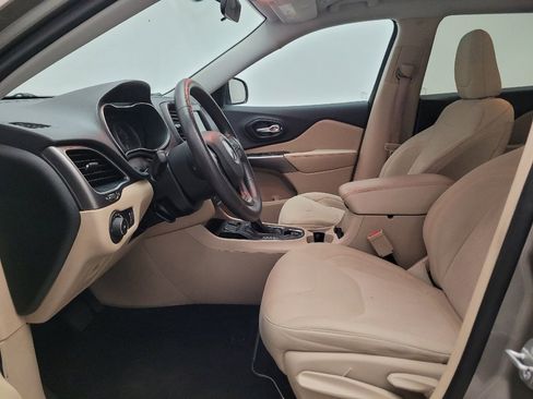 Used 2019 Jeep Cherokee Latitude w/ Popular Appearance Group FWD image 17
