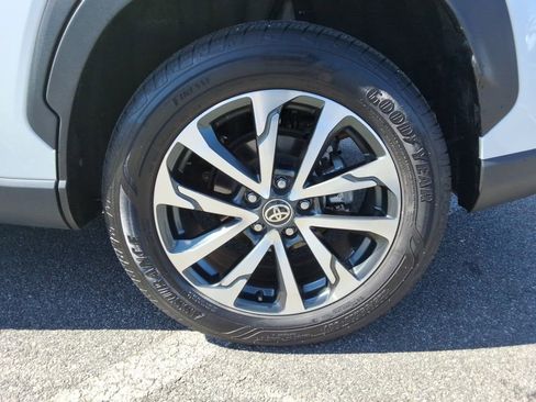 Used 2025 Toyota Corolla Cross XLE w/ Convenience Package image 11