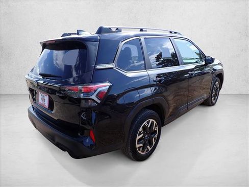 Used 2025 Subaru Forester Premium AWD/4WD image 4